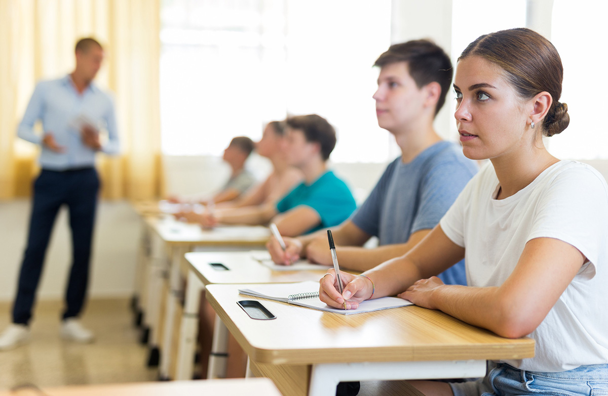 Cursos Intensivos de Inglês Francês Alemão Espanhol Italiano e Português